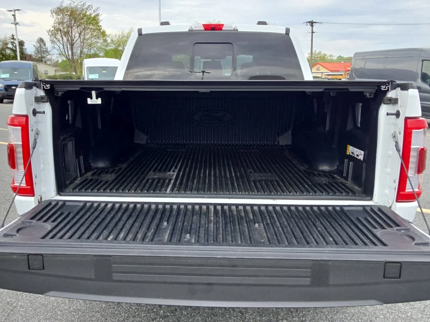 Certified Used 2023 Oxford White Ford LARIAT image 22