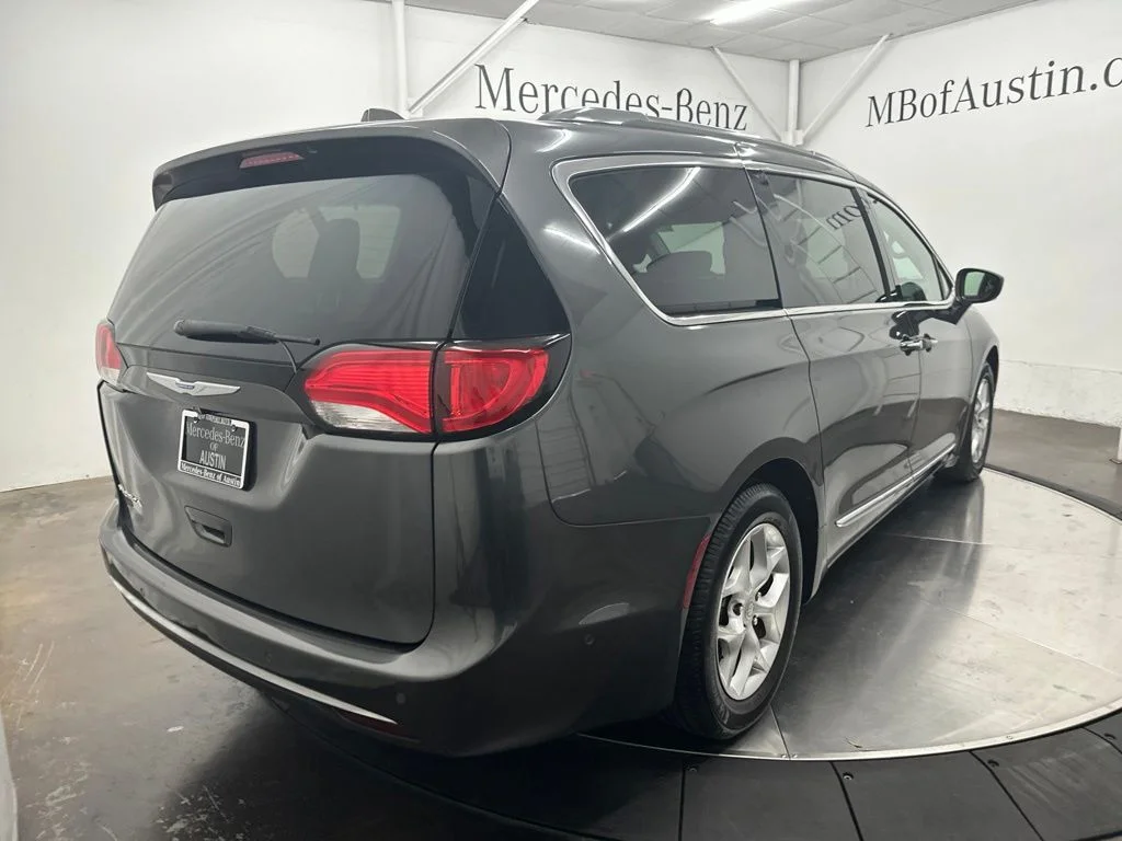 Used 2018 Gray Chrysler Touring L Plus image 7