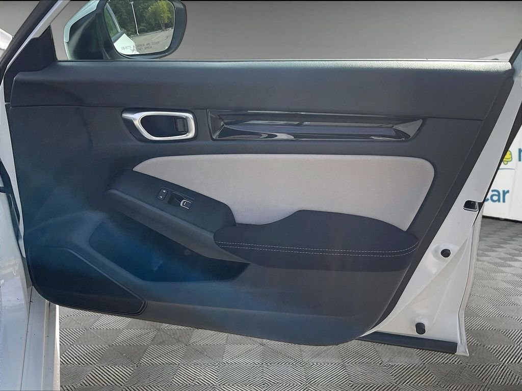 Used 2023 White Honda EX image 12