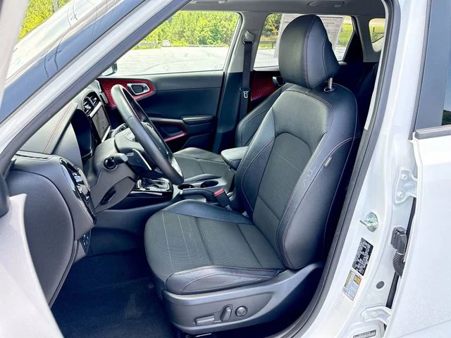 Used 2022 White Kia Turbo image 11