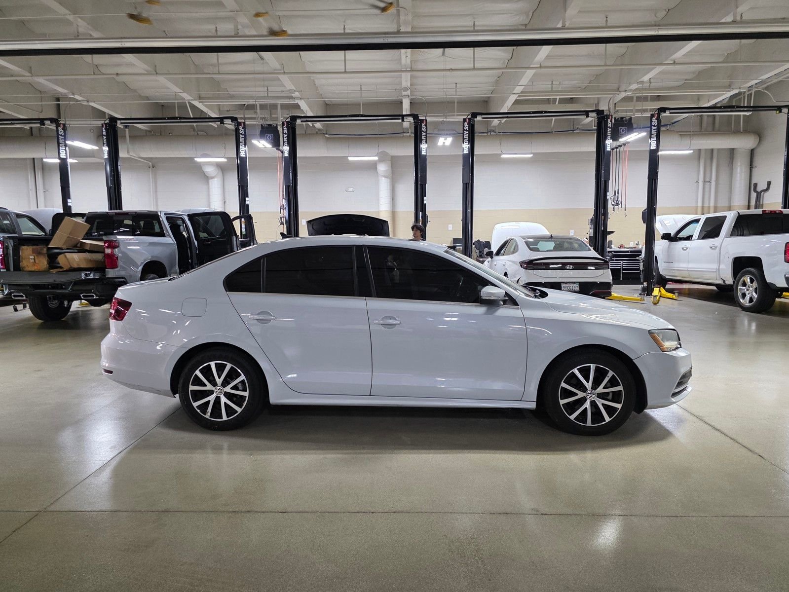 Used 2017 White Silver Metallic Volkswagen 1.4T SE image 8