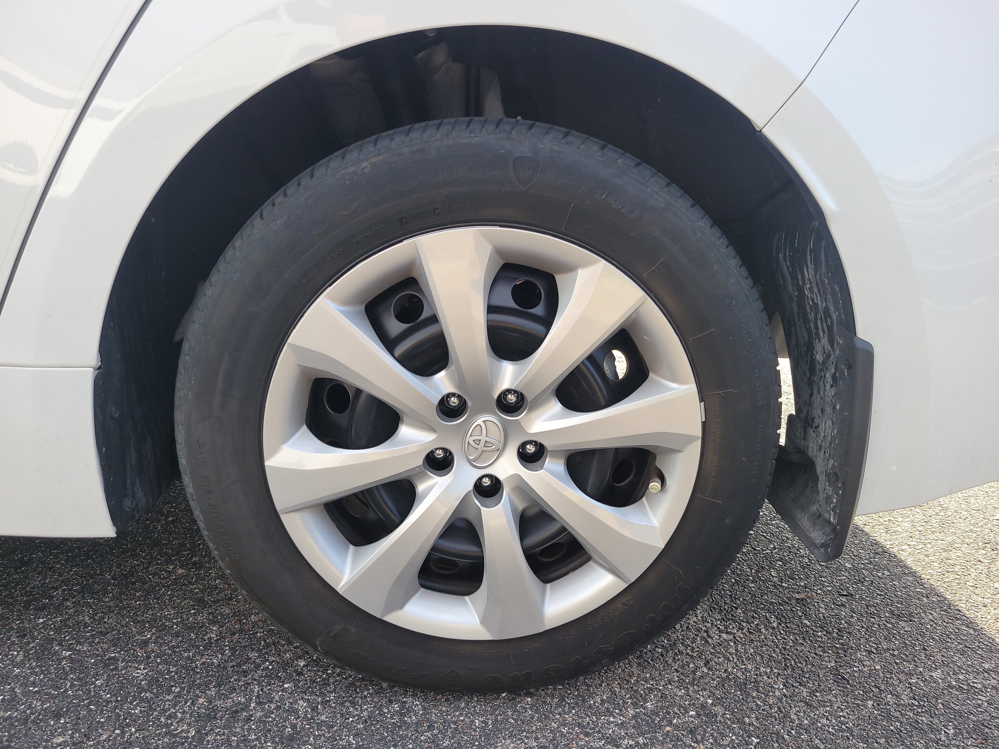 Used 2025 Ice Toyota LE image 8