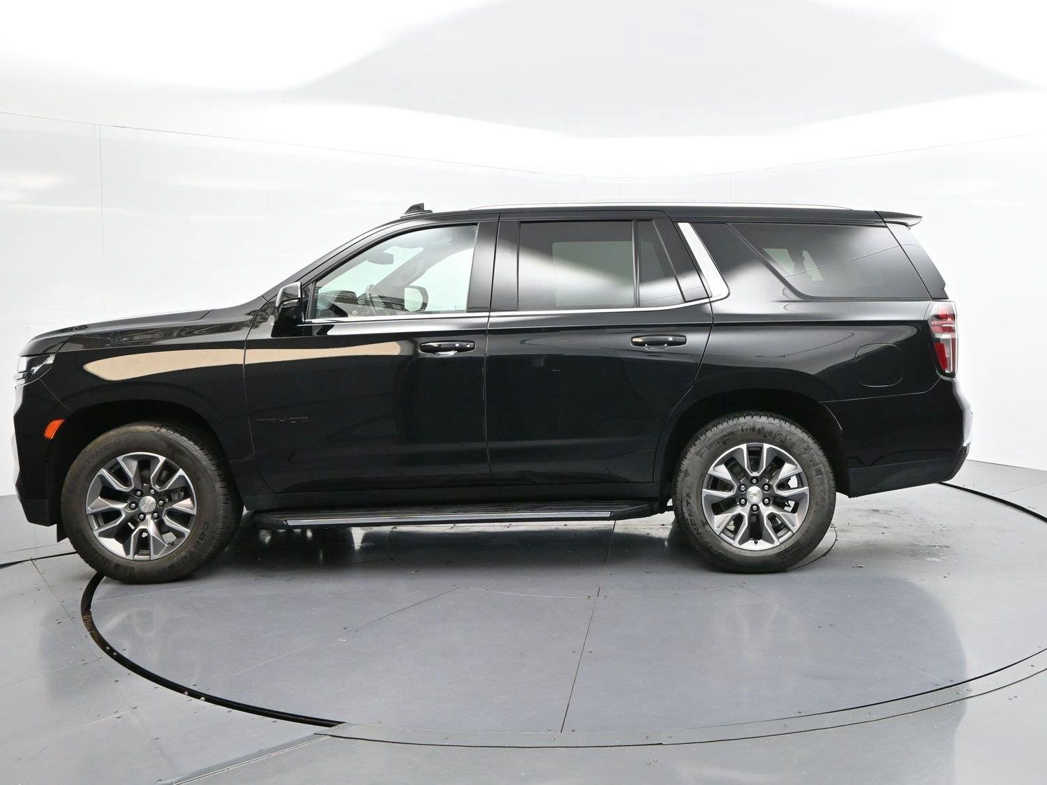 Used 2023 BLACK Chevrolet LT image 4