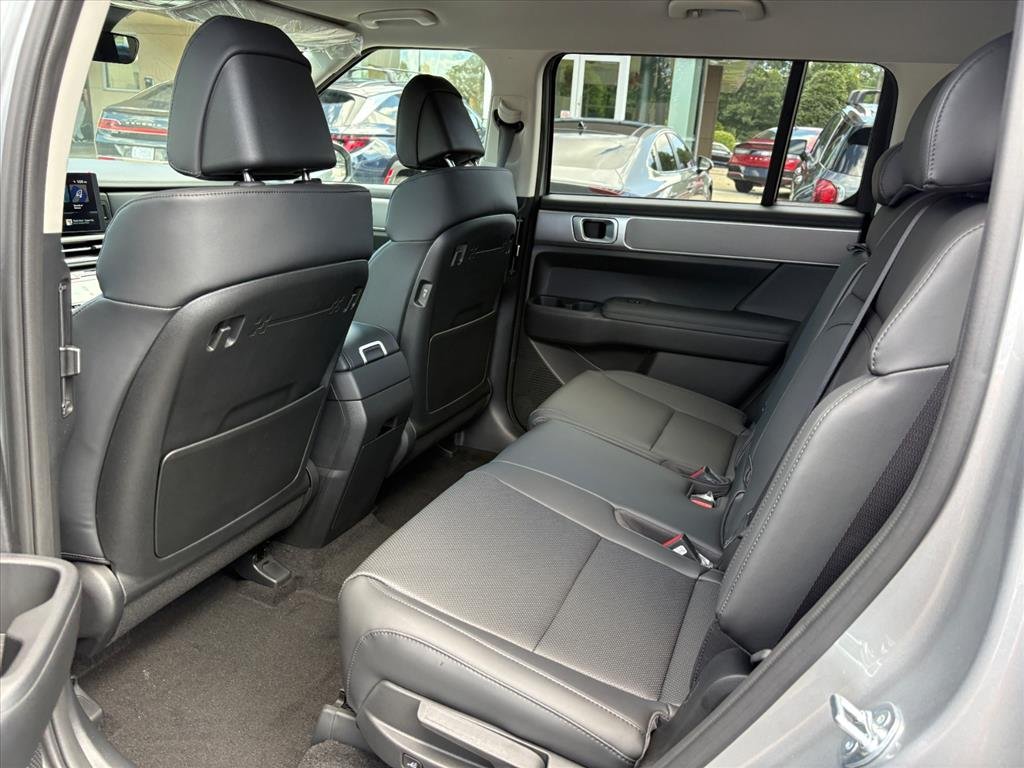 New 2027 Shimmering Silver Metallic Hyundai SEL image 13