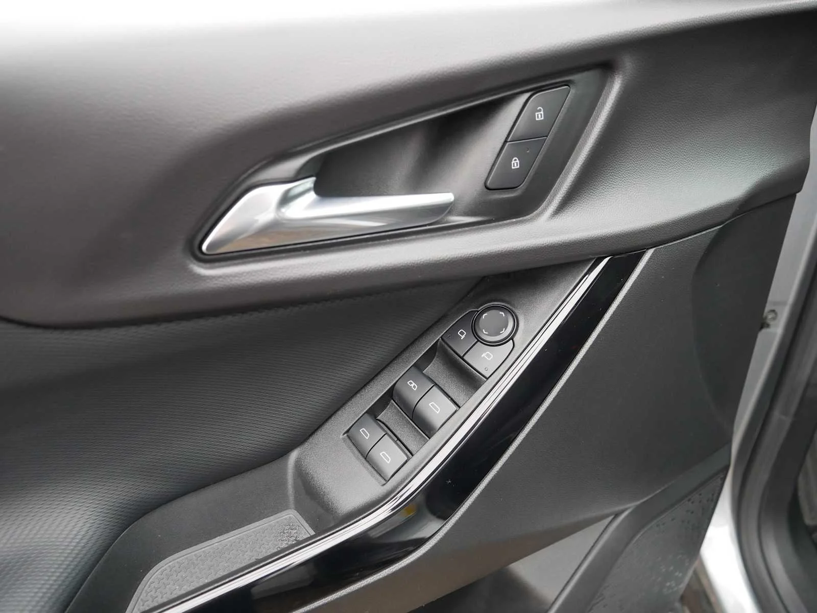2025 Chevrolet Equinox LT - Photo 19