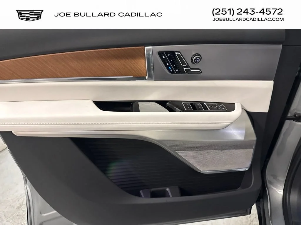 2027 Cadillac VISTIQ Sport - Photo 7