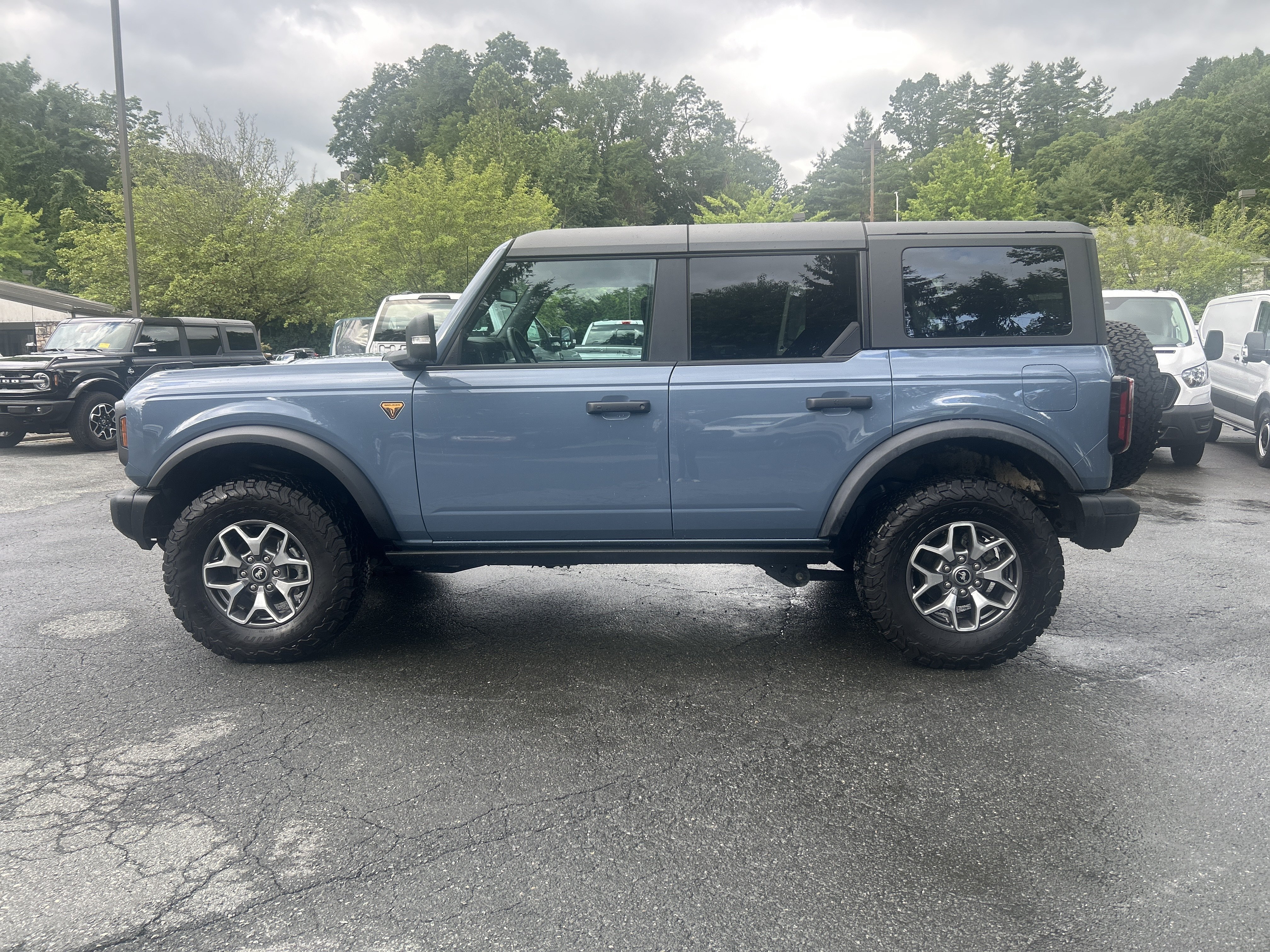 Used 2025 Azure Gray Metallic Ford Badlands image 7