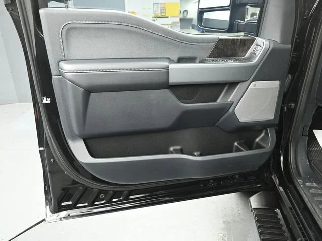 Used 2024 Agate Black Metallic Ford Lariat image 20