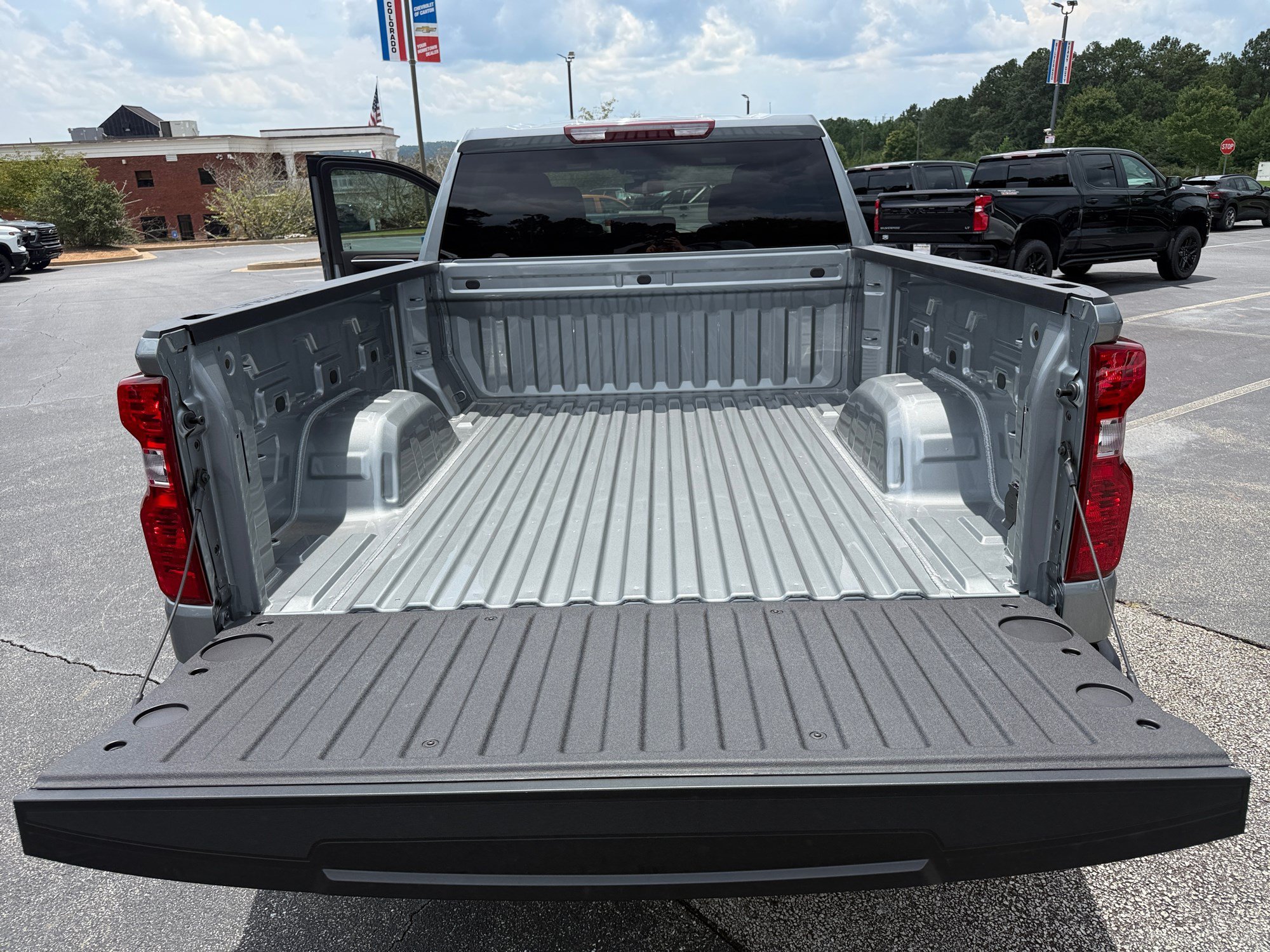 New 2026 Sterling Gray Metallic Chevrolet LT image 17