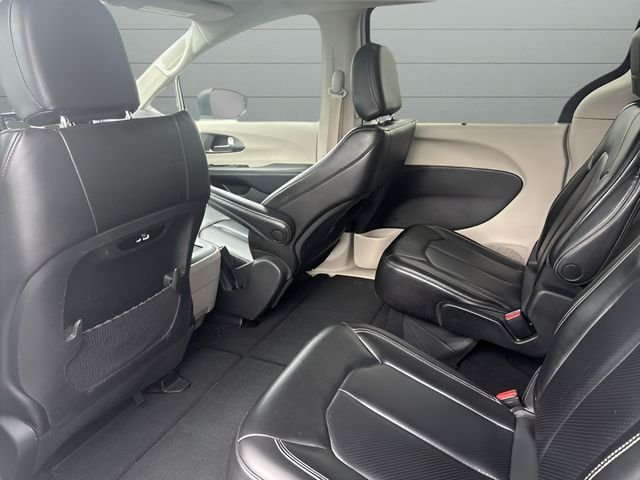 Used 2023 White Chrysler Touring L image 18