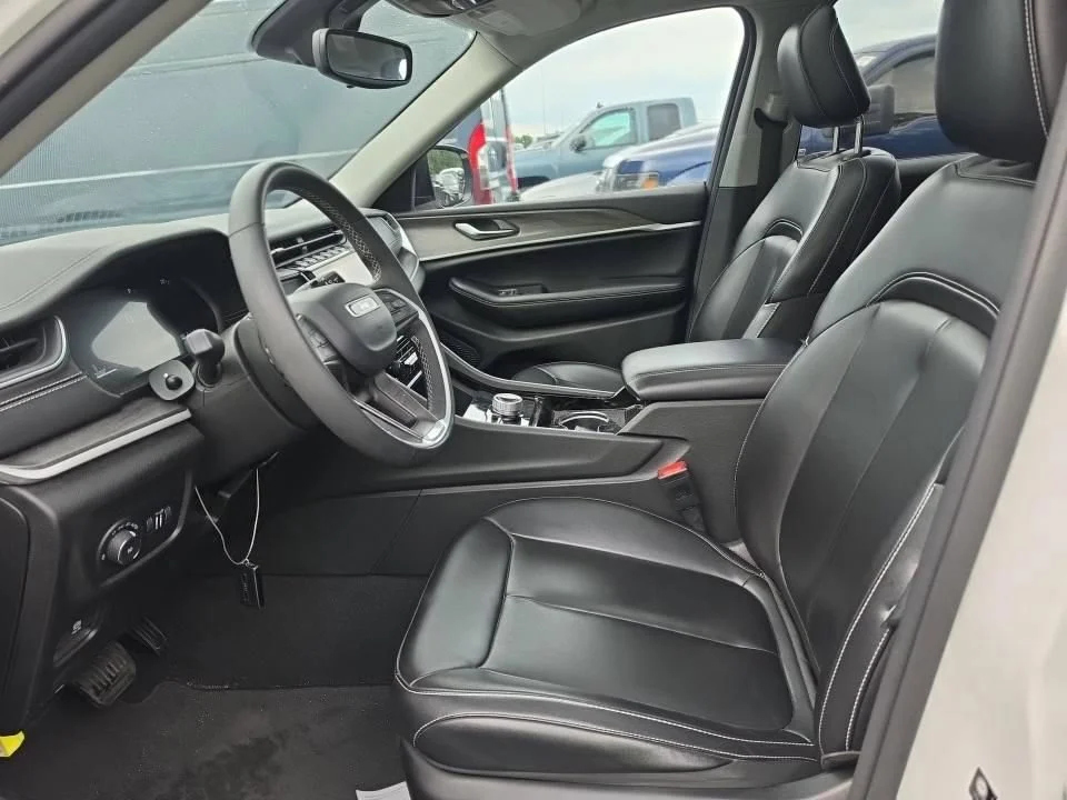 Used 2023 White Jeep Limited image 8