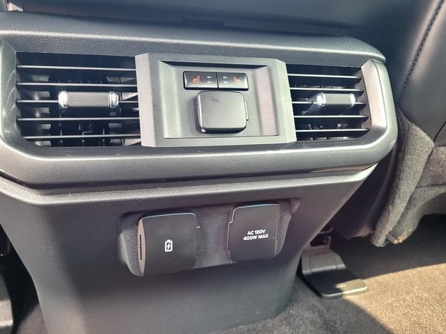 Used 2023  Ford Tremor image 13