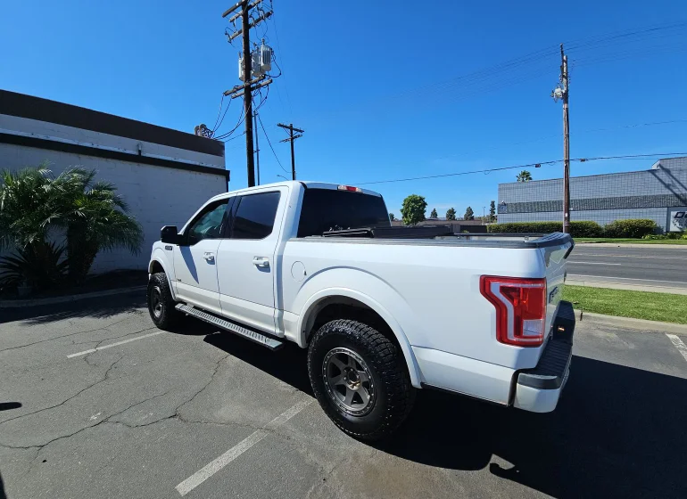 Used 2017 White Ford XLT image 2