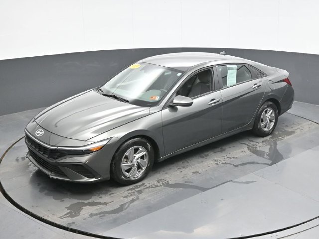 Used 2025 Gray Hyundai SE image 13