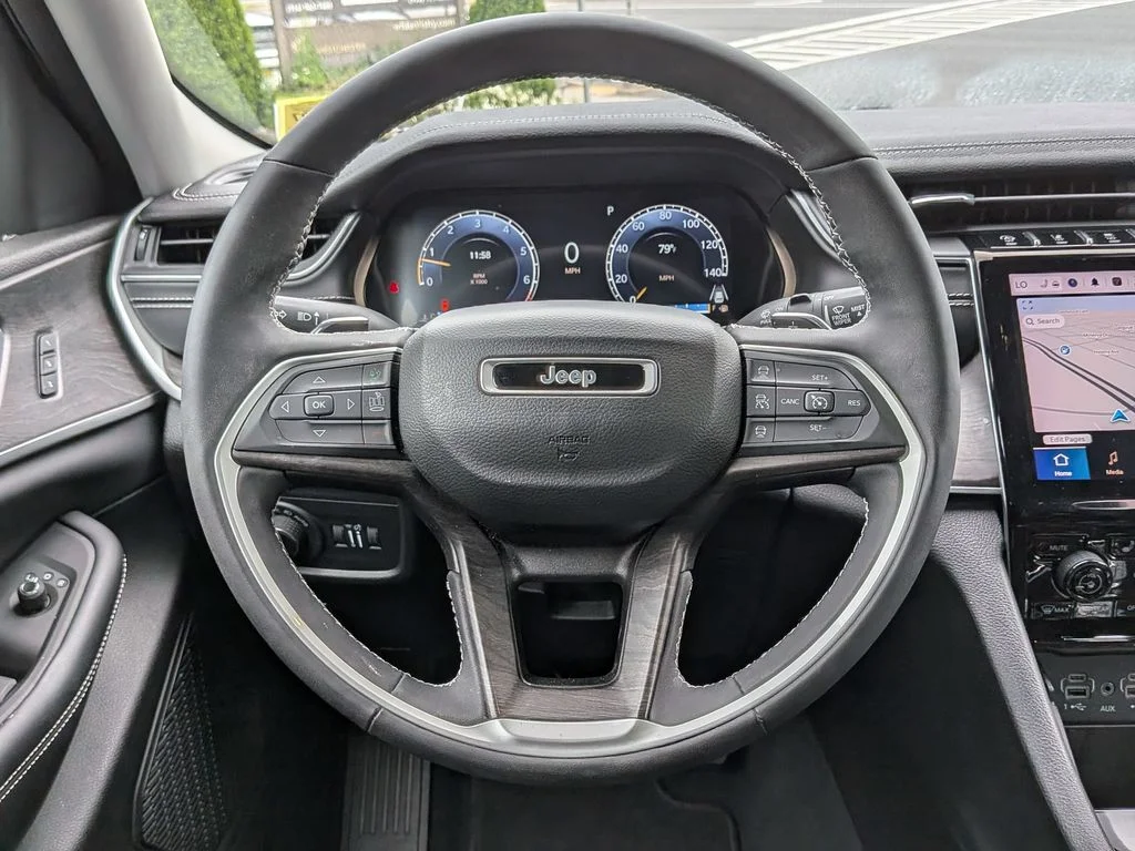 Used 2023 Silver Jeep Limited image 12