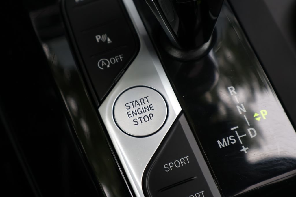Used 2024  BMW xDrive30i image 28