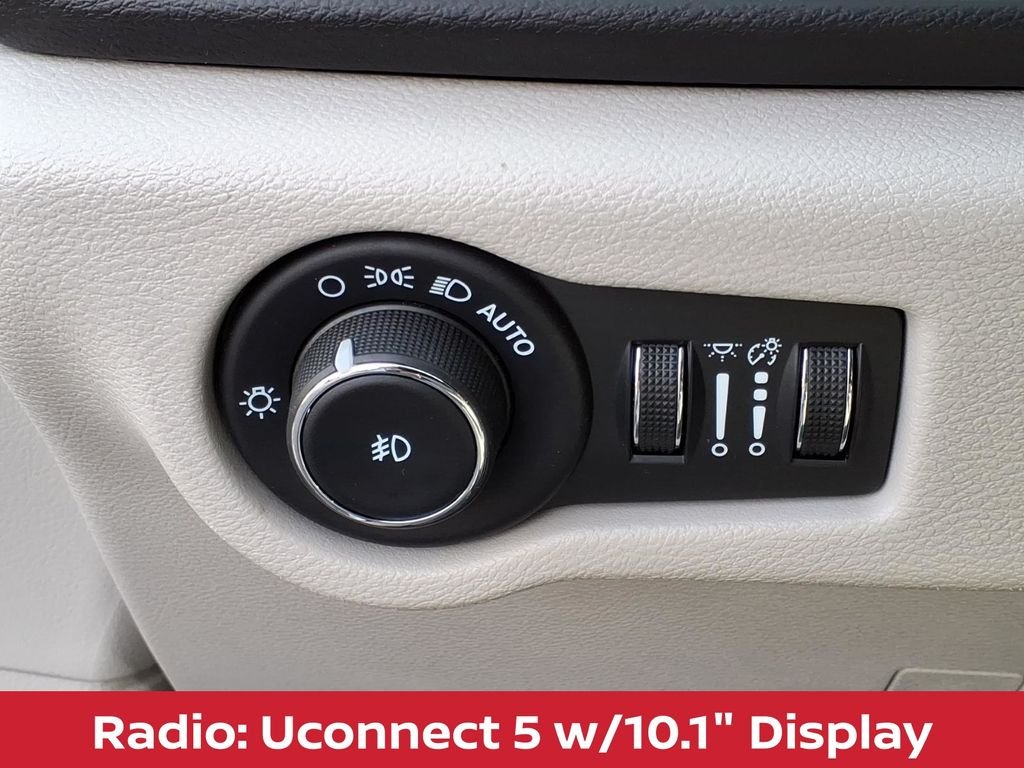 Used 2024 Silver Mist Clearcoat Chrysler Touring L w/heated leather seats image 14