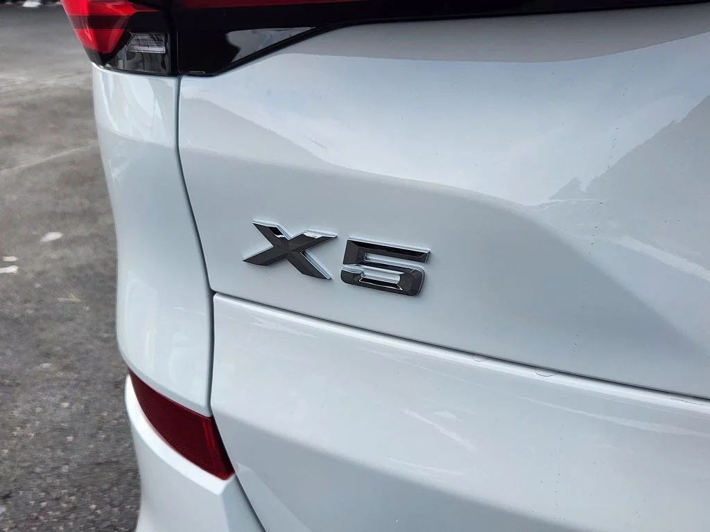 Used 2026 Alpine White BMW xDrive50e image 19