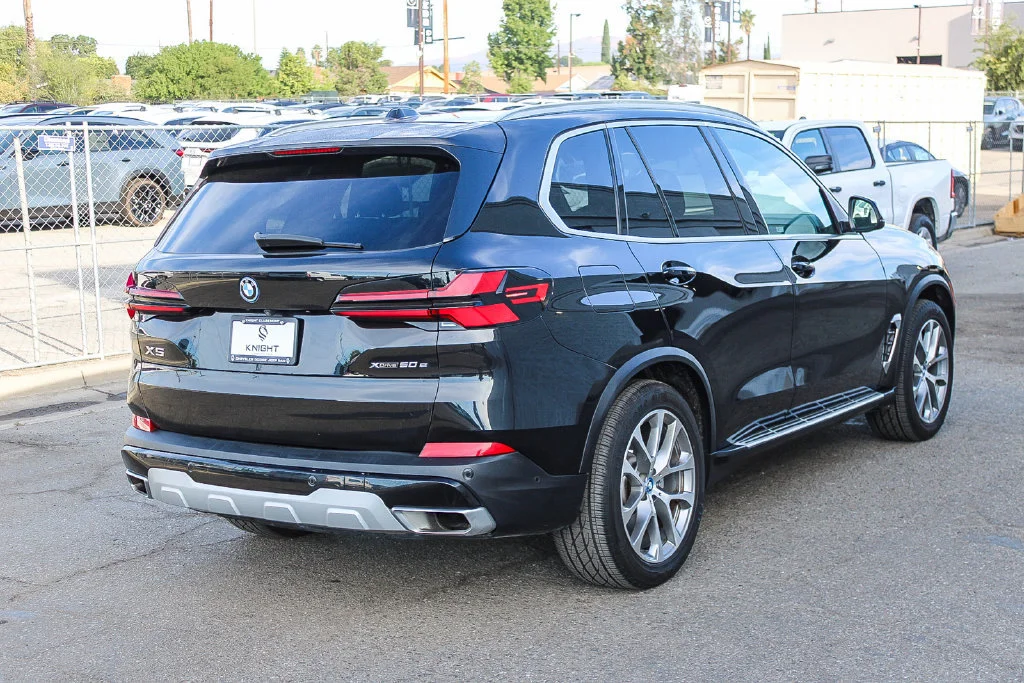 Used 2025 Black BMW xDrive50e image 9
