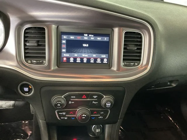 Used 2019  Dodge SXT image 18