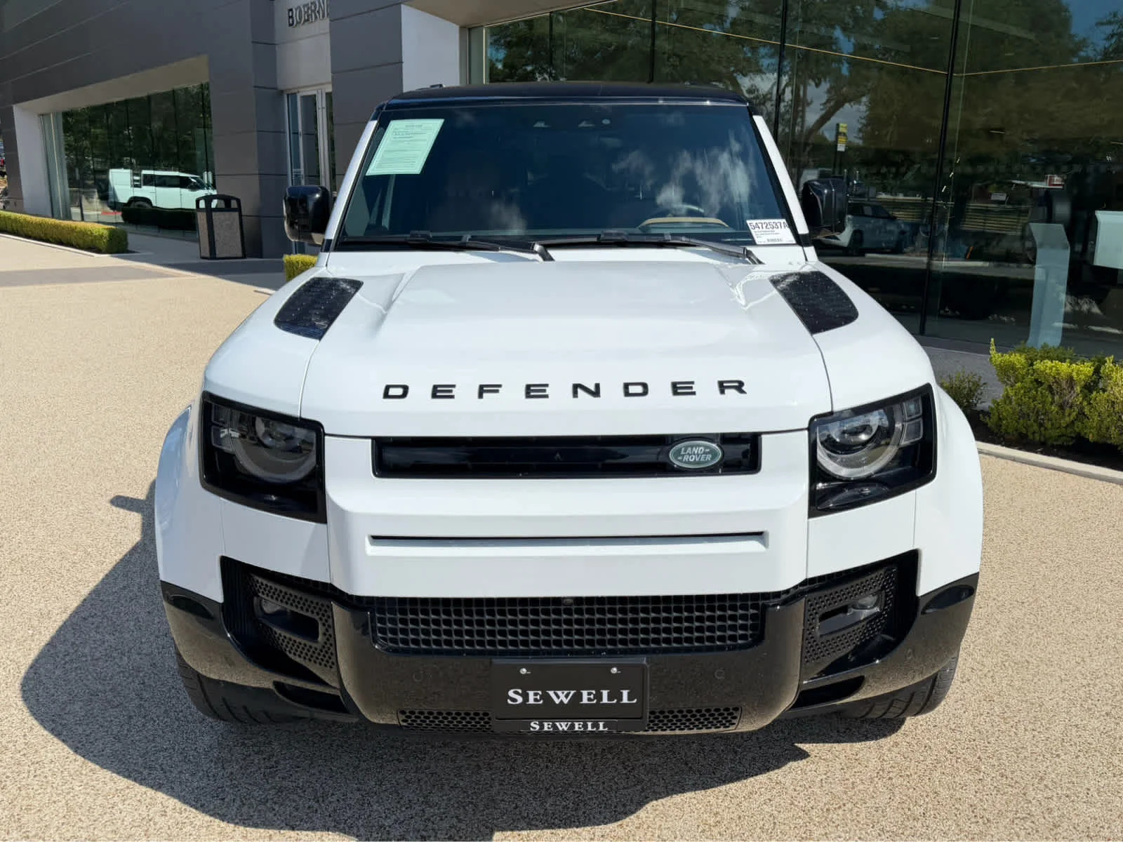 Certified Used 2025 Fuji White Land Rover V8 image 3