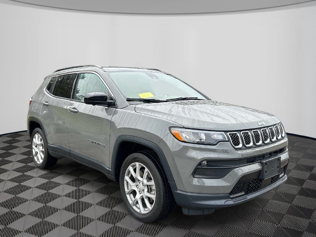 Used 2023 Gray Jeep Latitude Lux image 8