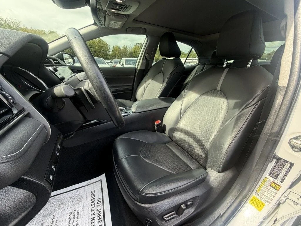 Used 2020 Wind Chill Pearl Toyota XSE Automatic w/ Navigation, Panoramic Roof & Two-Tone Roof image 11