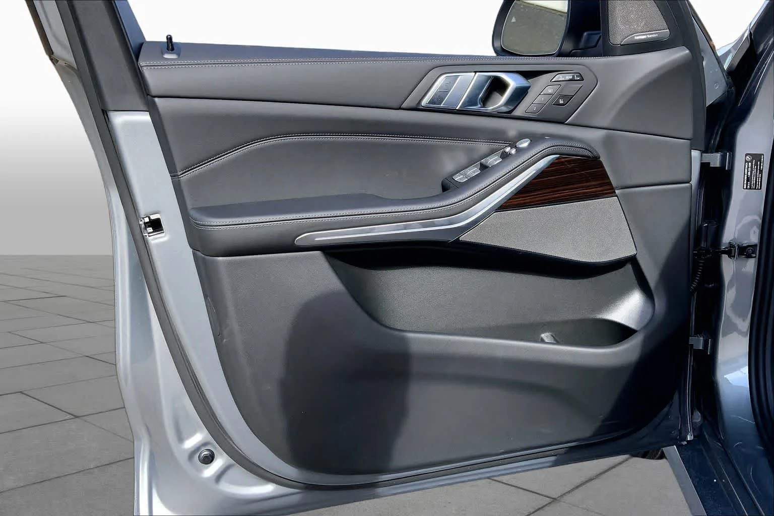 New 2026 Skyscraper Grey Metallic BMW xDrive40i image 10
