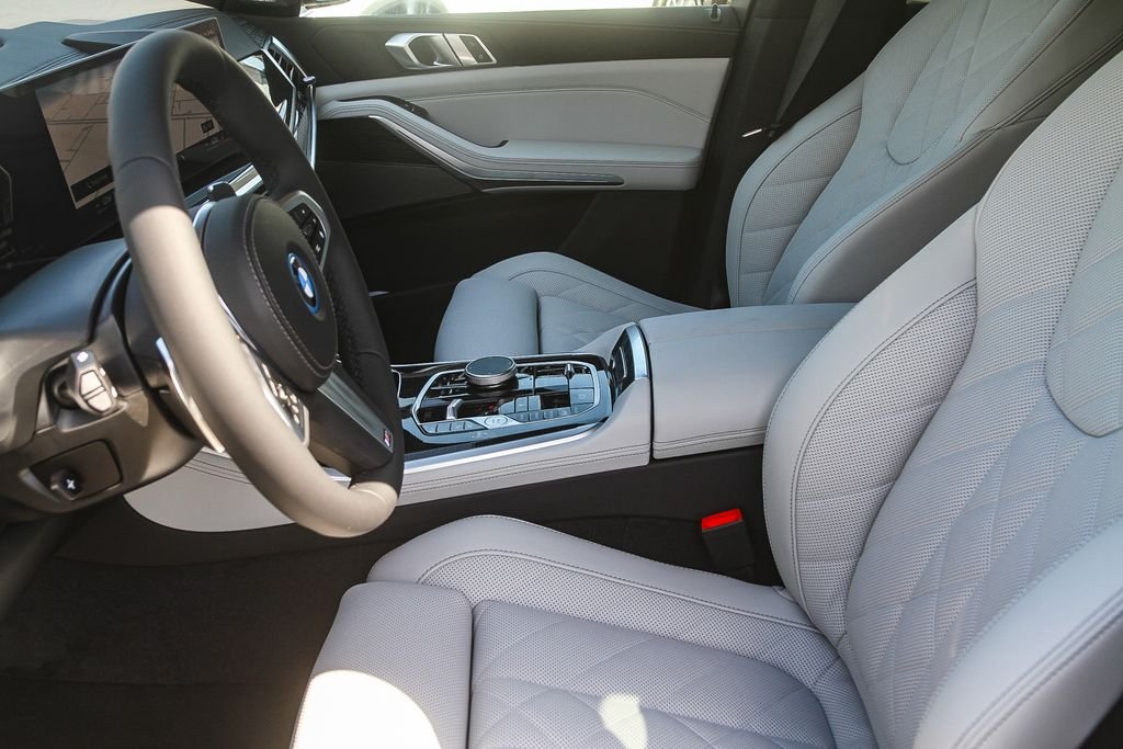 New 2026 Dravit Grey Metallic BMW xDrive50e image 13