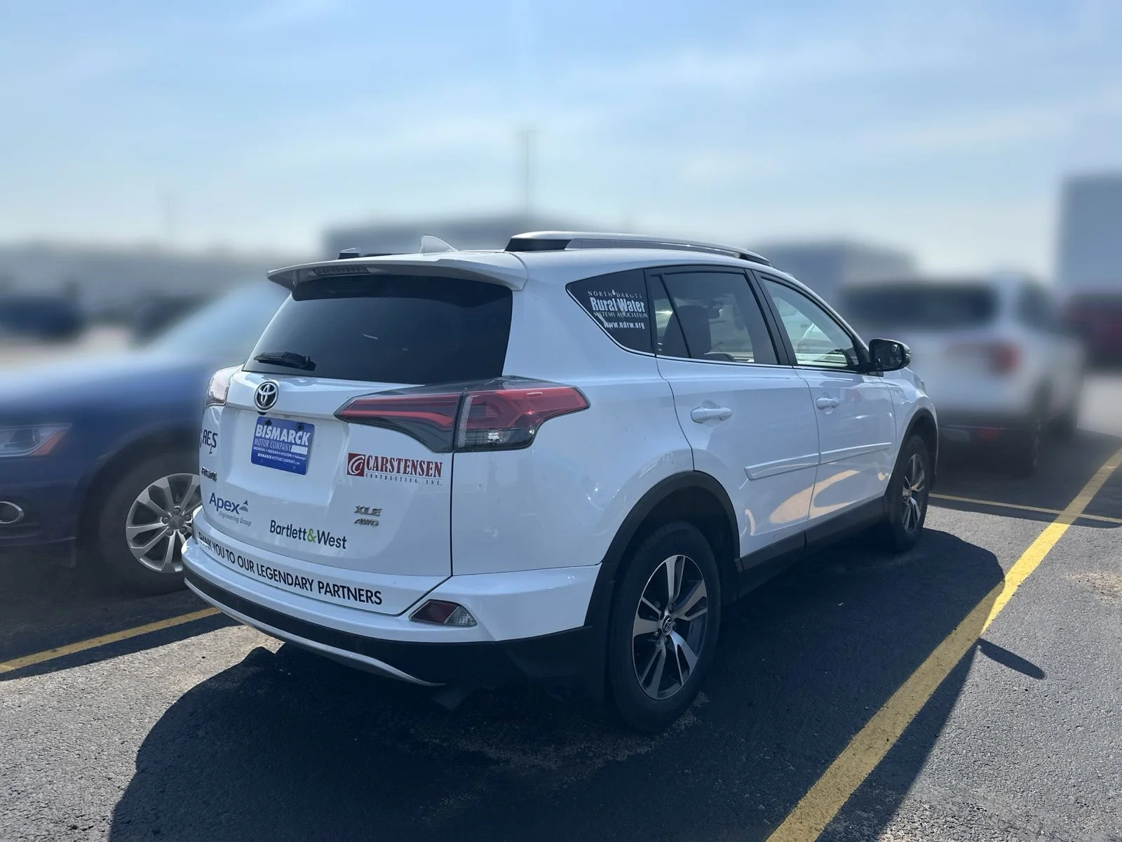 Used 2016 White Toyota XLE image 3