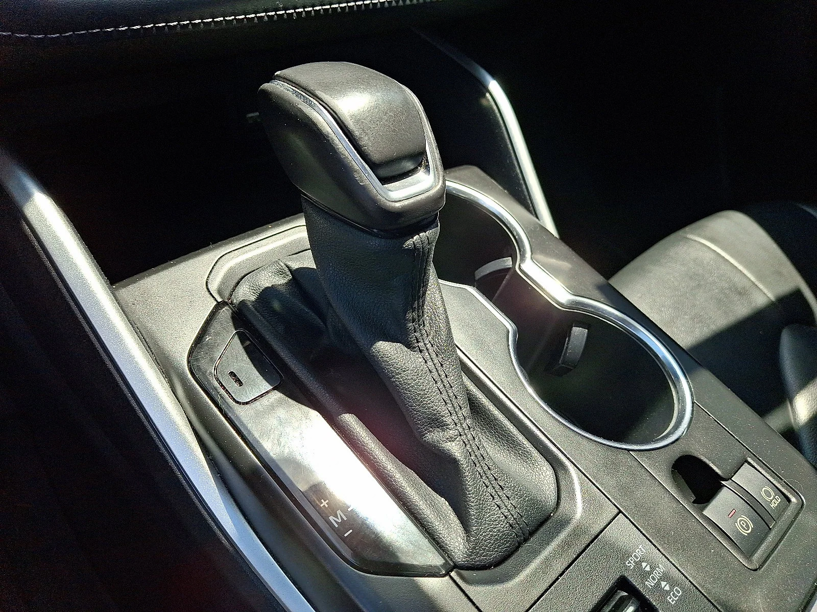 Used 2021 Midnight Black Metallic - 218 Toyota XLE image 16