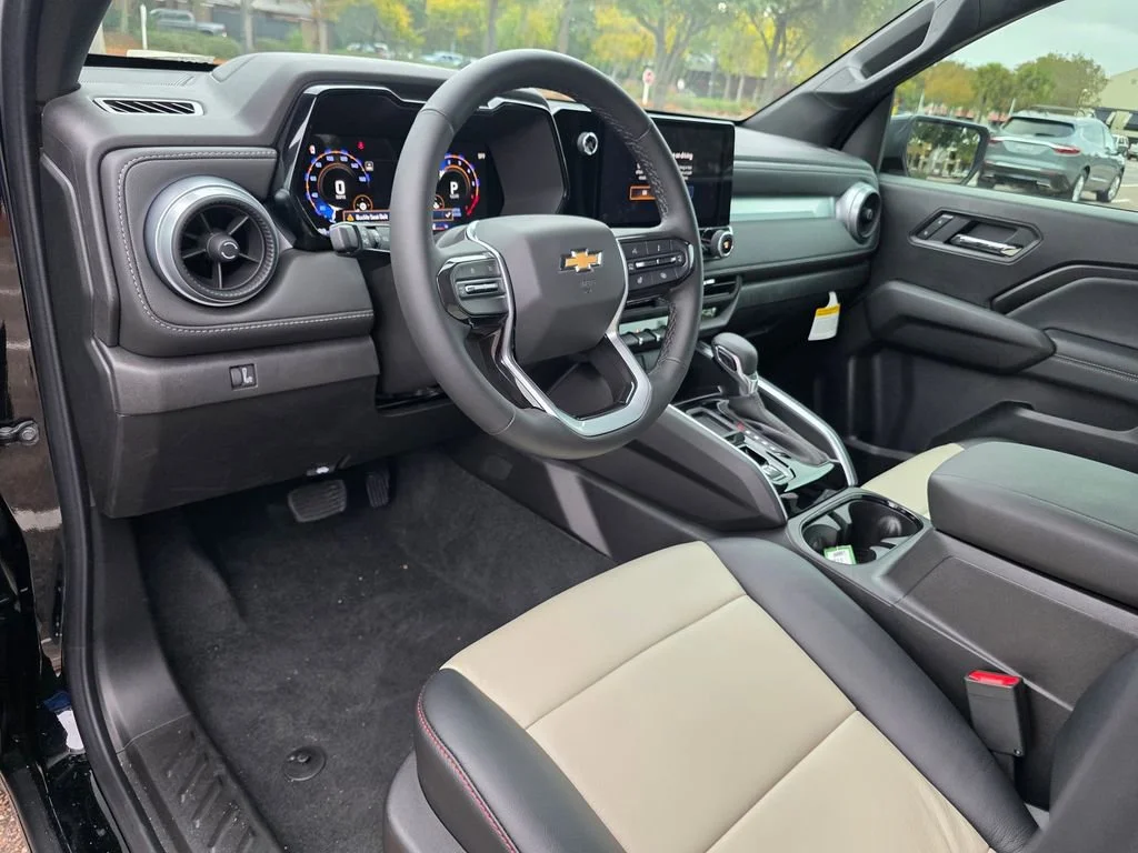 2025 Chevrolet Colorado LT - Photo 8