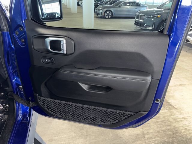 Used 2020 Ocean Blue Metallic Clearcoat Jeep Unlimited Sahara image 9