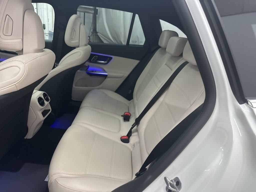 Used 2026 White Mercedes-Benz GLC 300 image 23