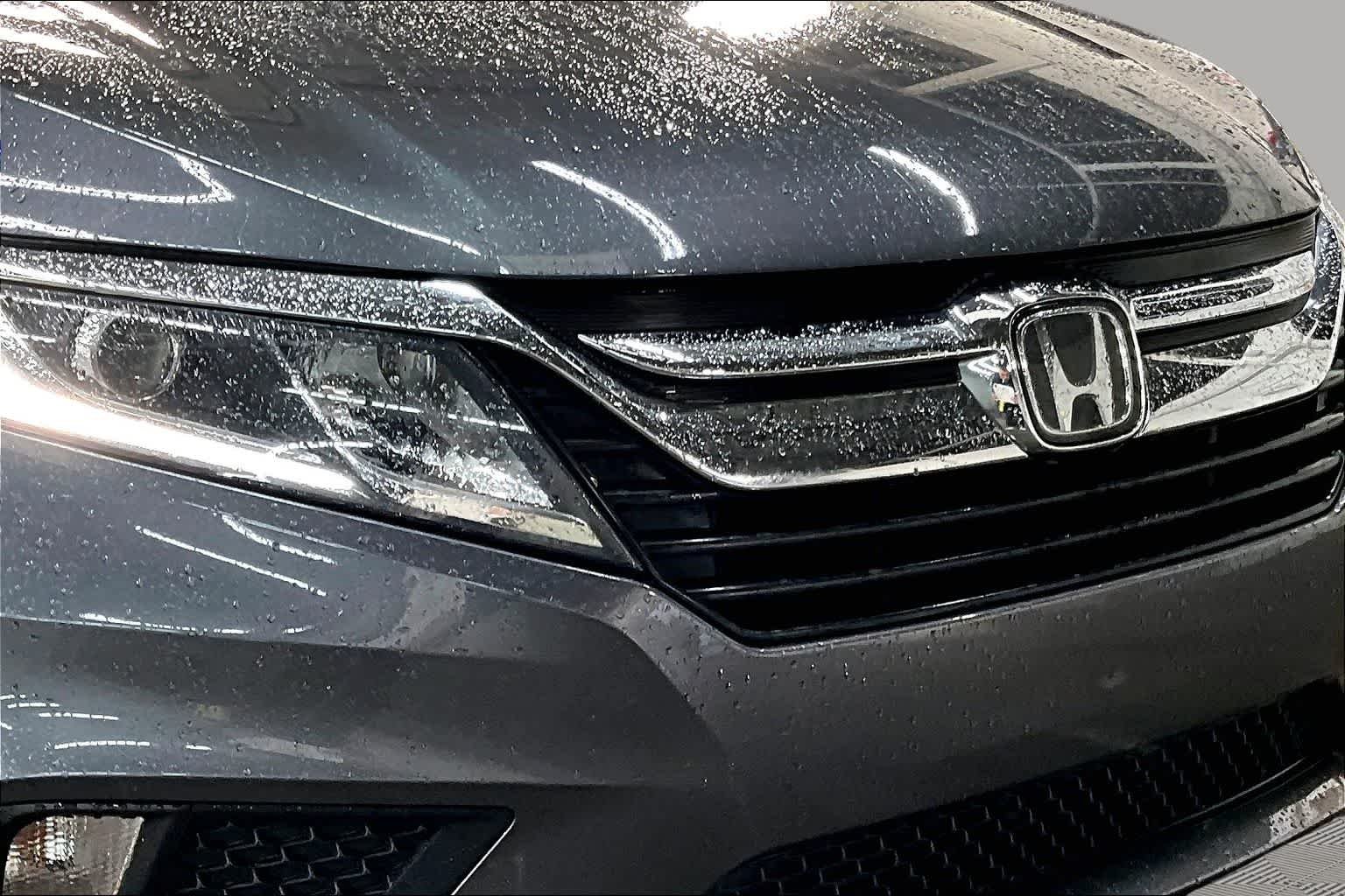 Used 2018 Modern Steel Metallic Honda EX-L image 29