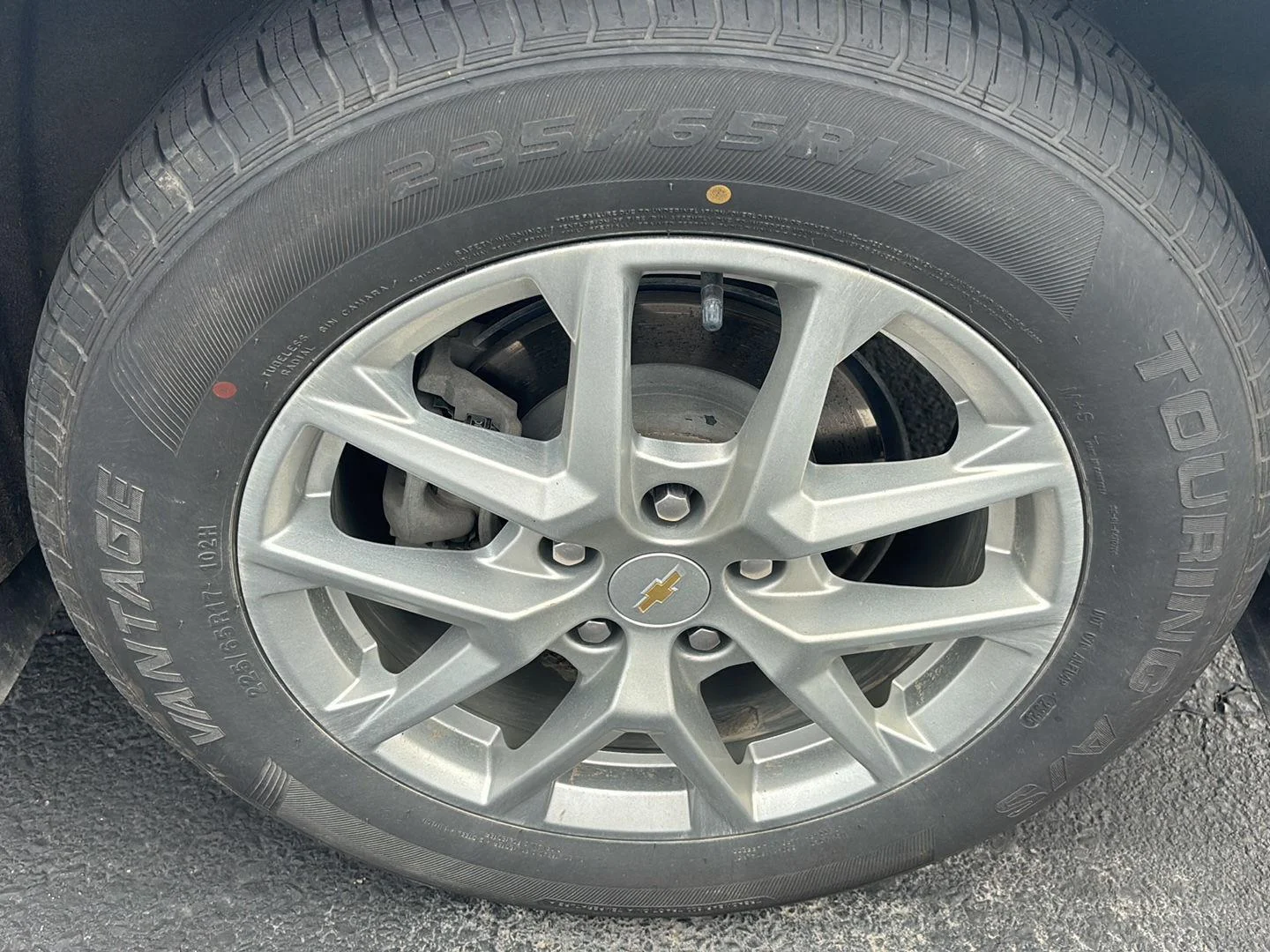 Used 2022 Silver Ice Metallic Chevrolet LT image 4