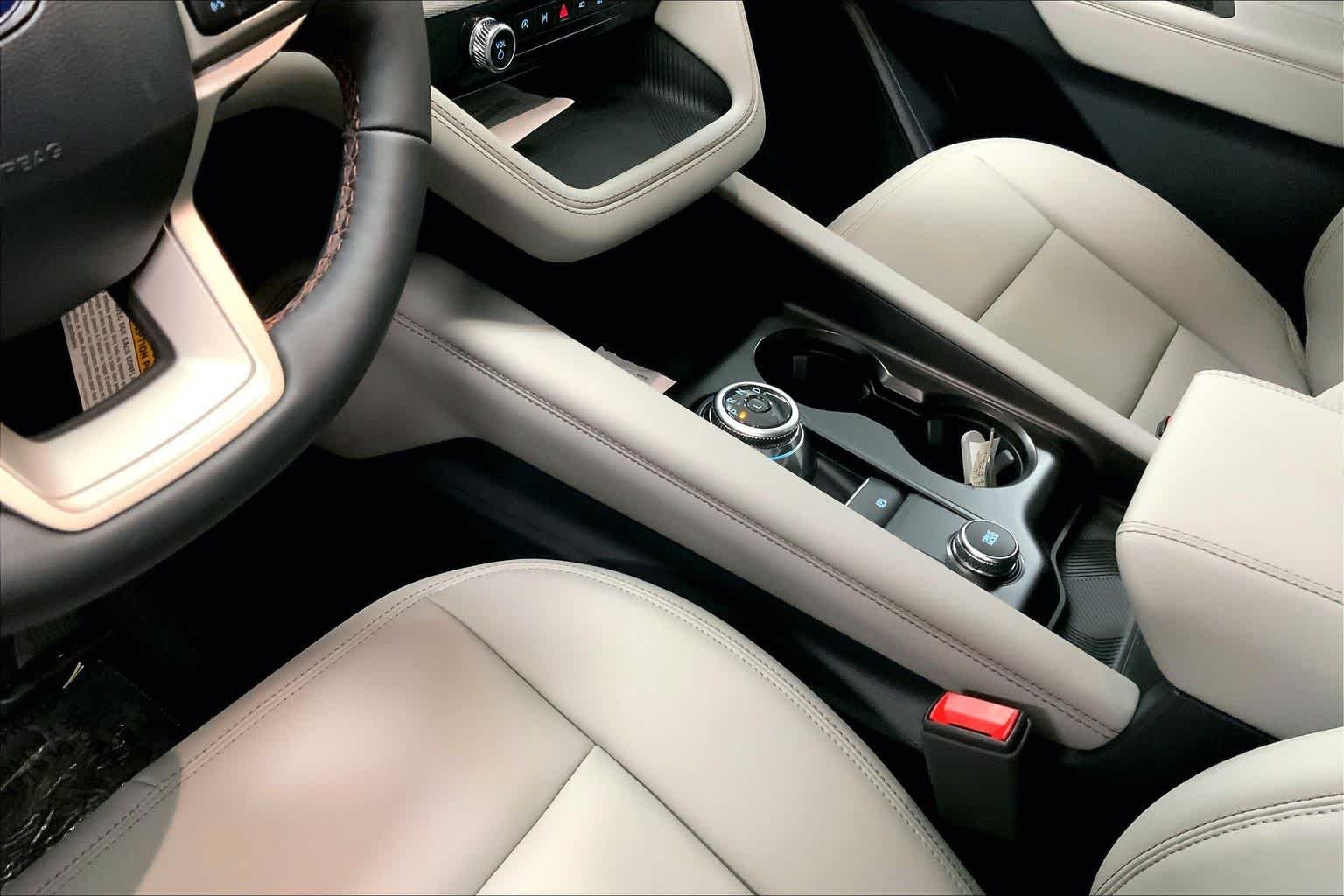 2026 Ford Explorer Active - Photo 6