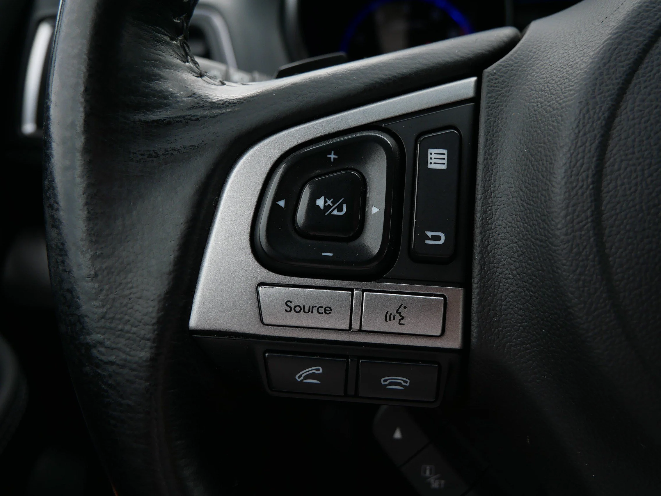 Used 2015 Crystal Black Silica Subaru 2.5i Limited image 28