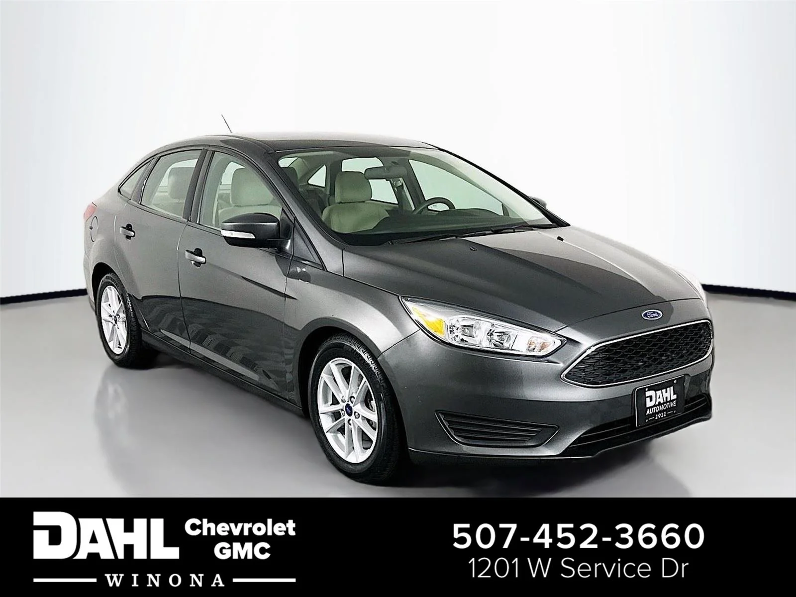 Used 2017  Ford SE image 1