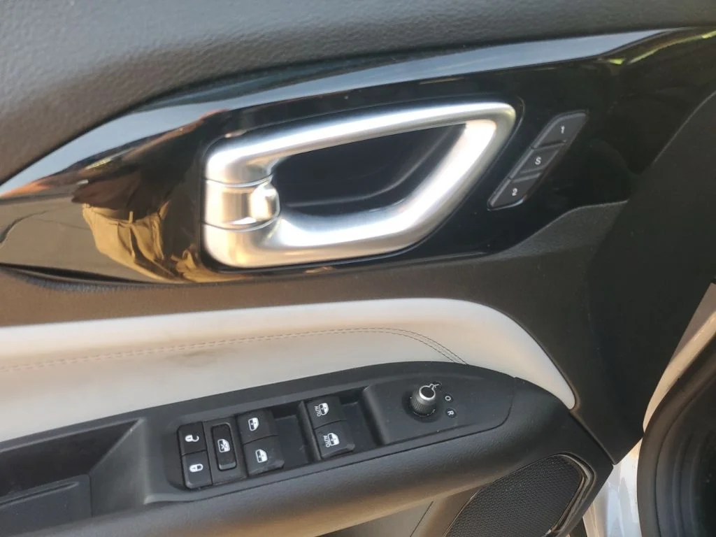Used 2023 Silver Jeep Limited image 19