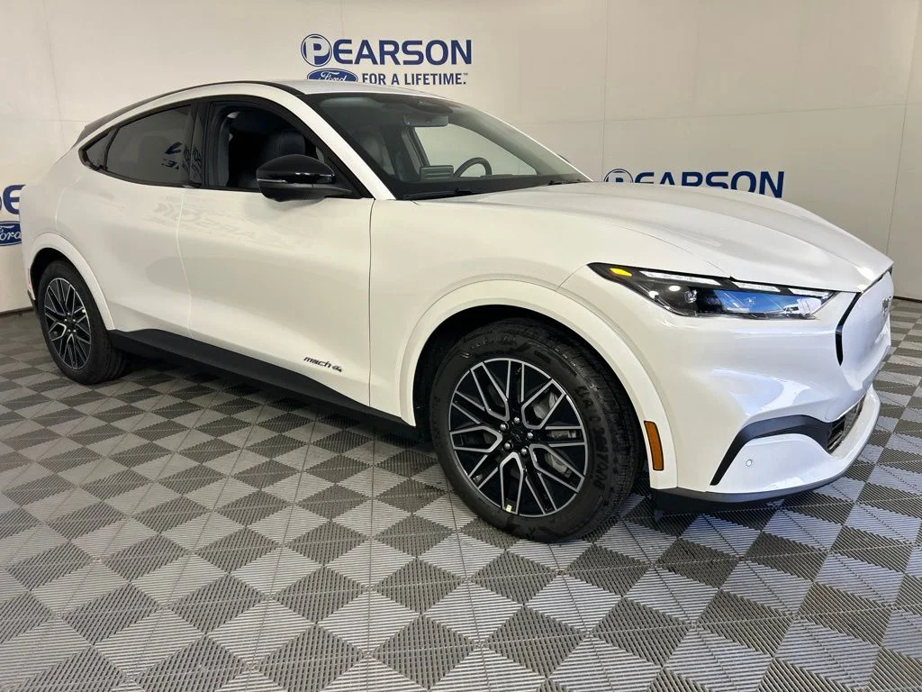 New 2026 Star White Metallic Tri-coat Ford Premium image 5