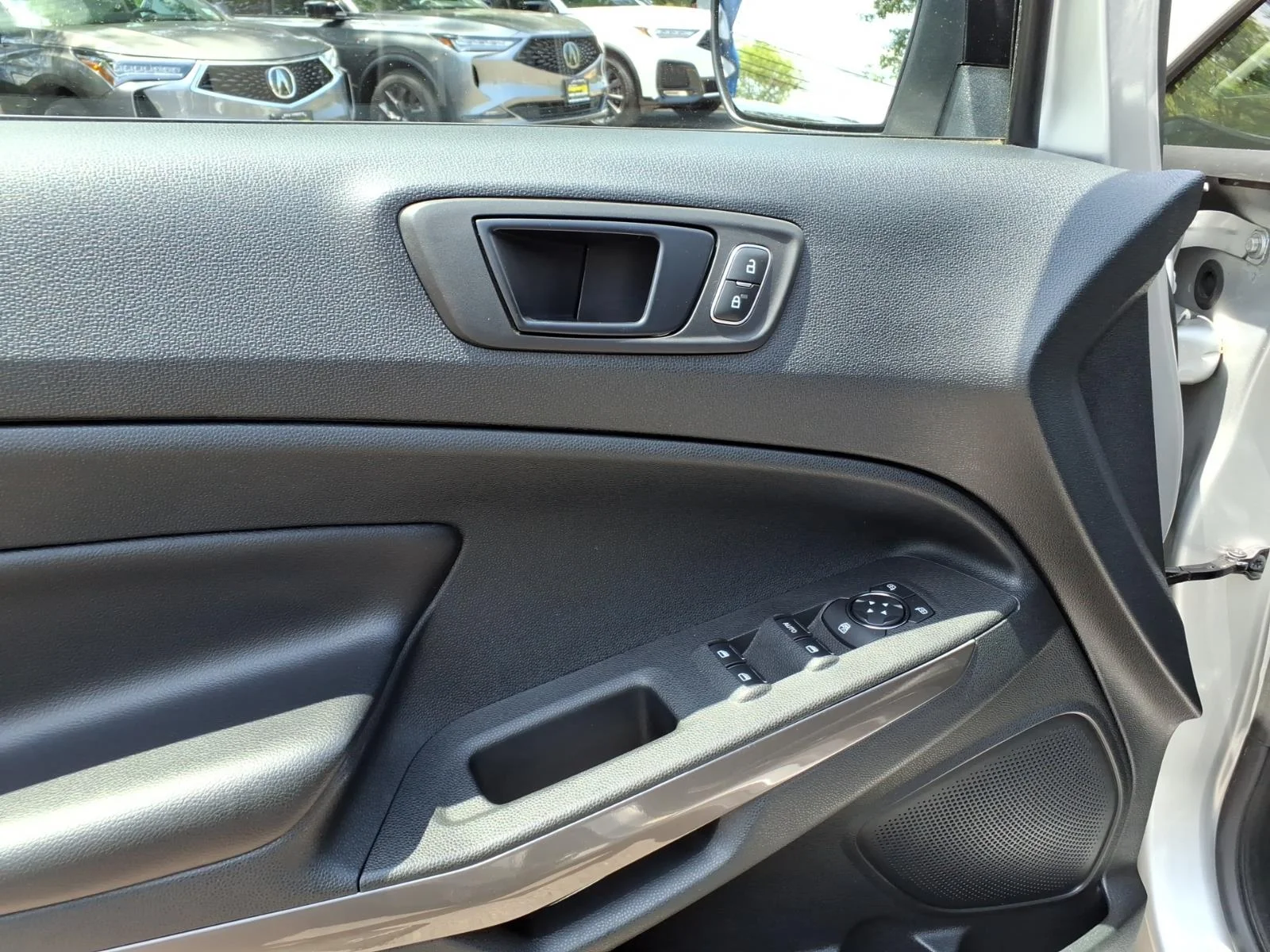Used 2019 Silver Ford SES image 19