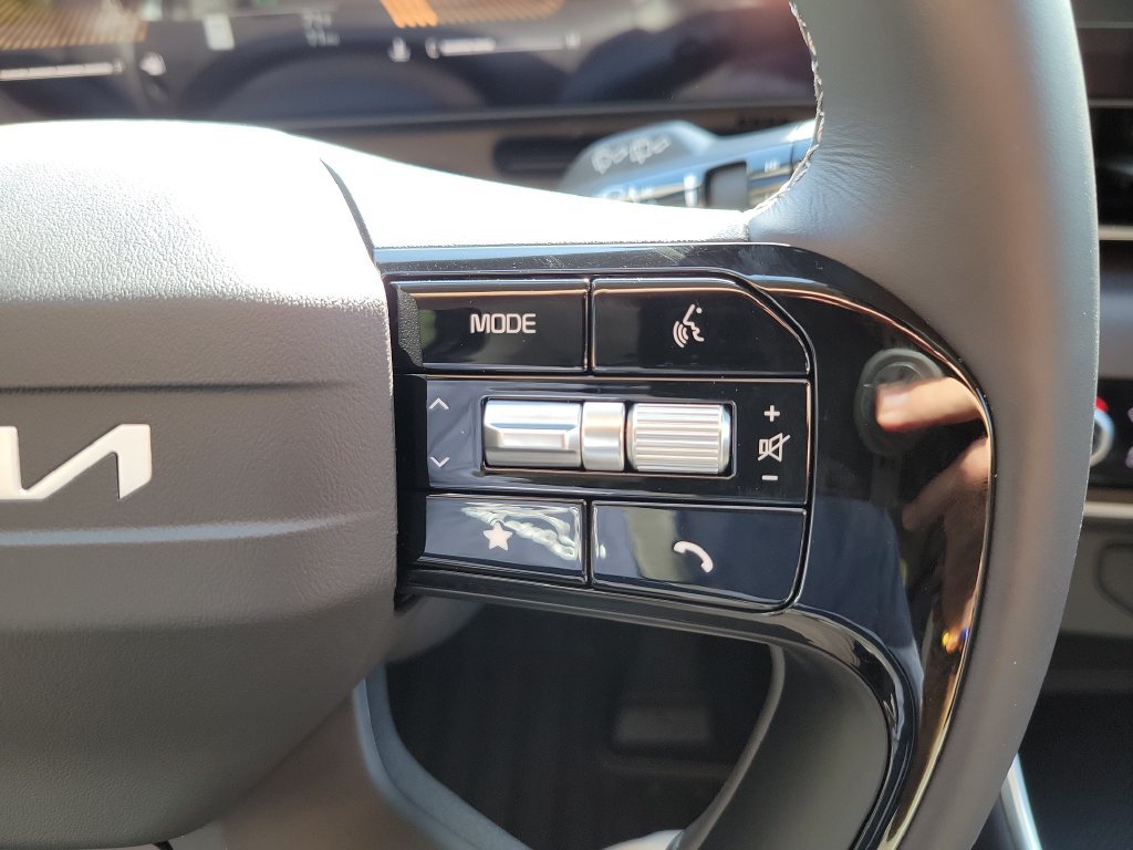 New 2027 Iceberg Green Kia EX image 27