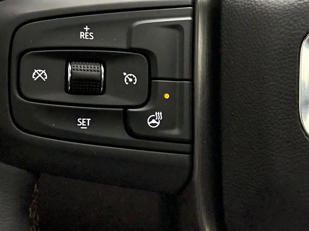 Used 2022 Summit White GMC AT4 image 21