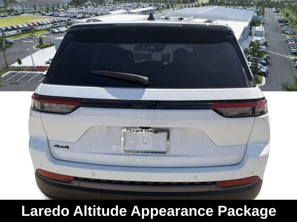 New 2026 Bright White Clear-Coat Exterior Paint Jeep Laredo Altitude image 5