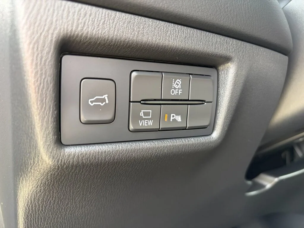Used 2024  Mazda Signature AWD at Top of the Line. Turbo! Finance a image 24
