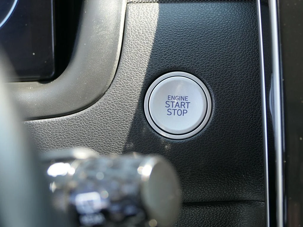 Used 2024 White Hyundai SEL Convenience image 17