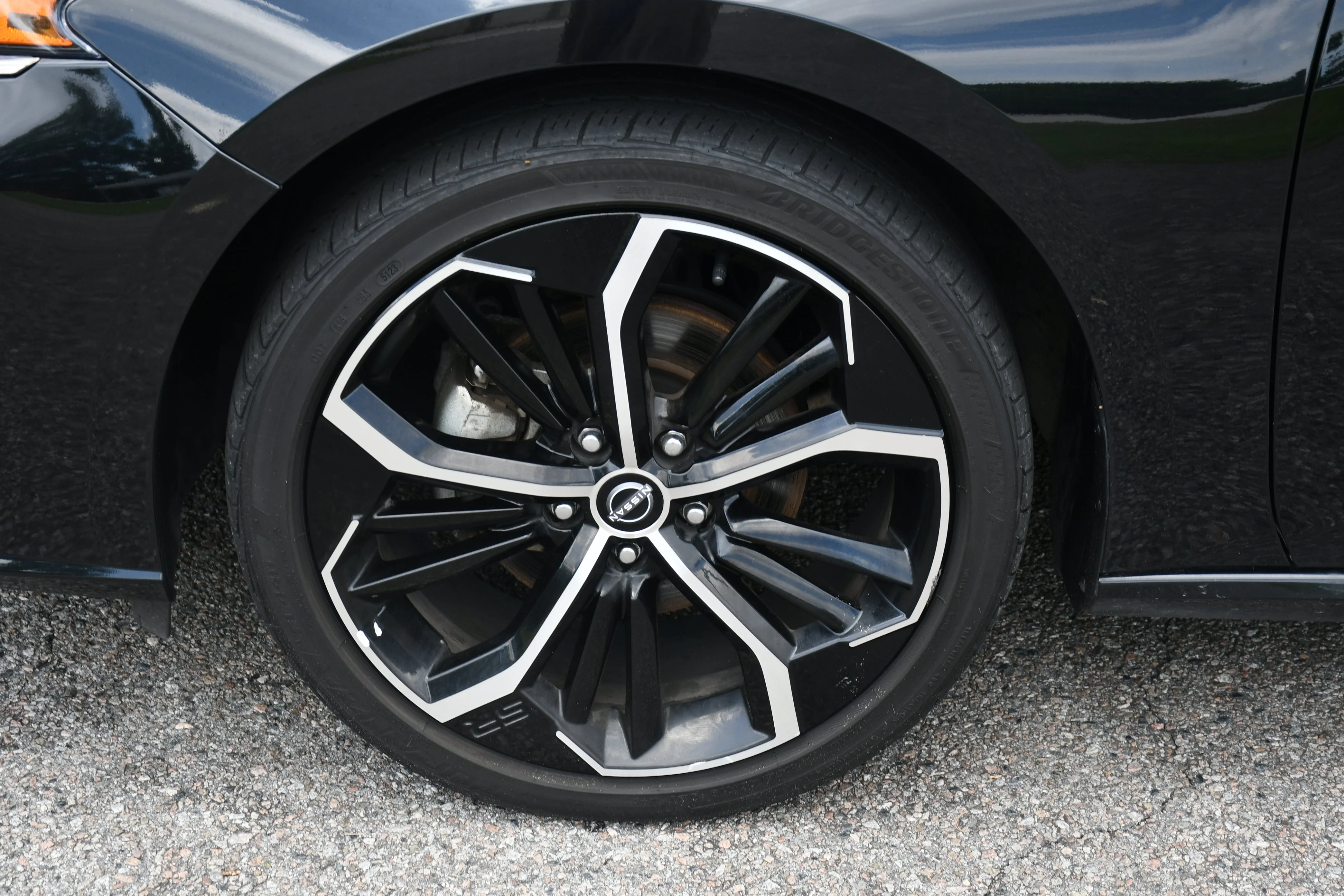 Used 2024 Black Nissan 2.5 SR image 19