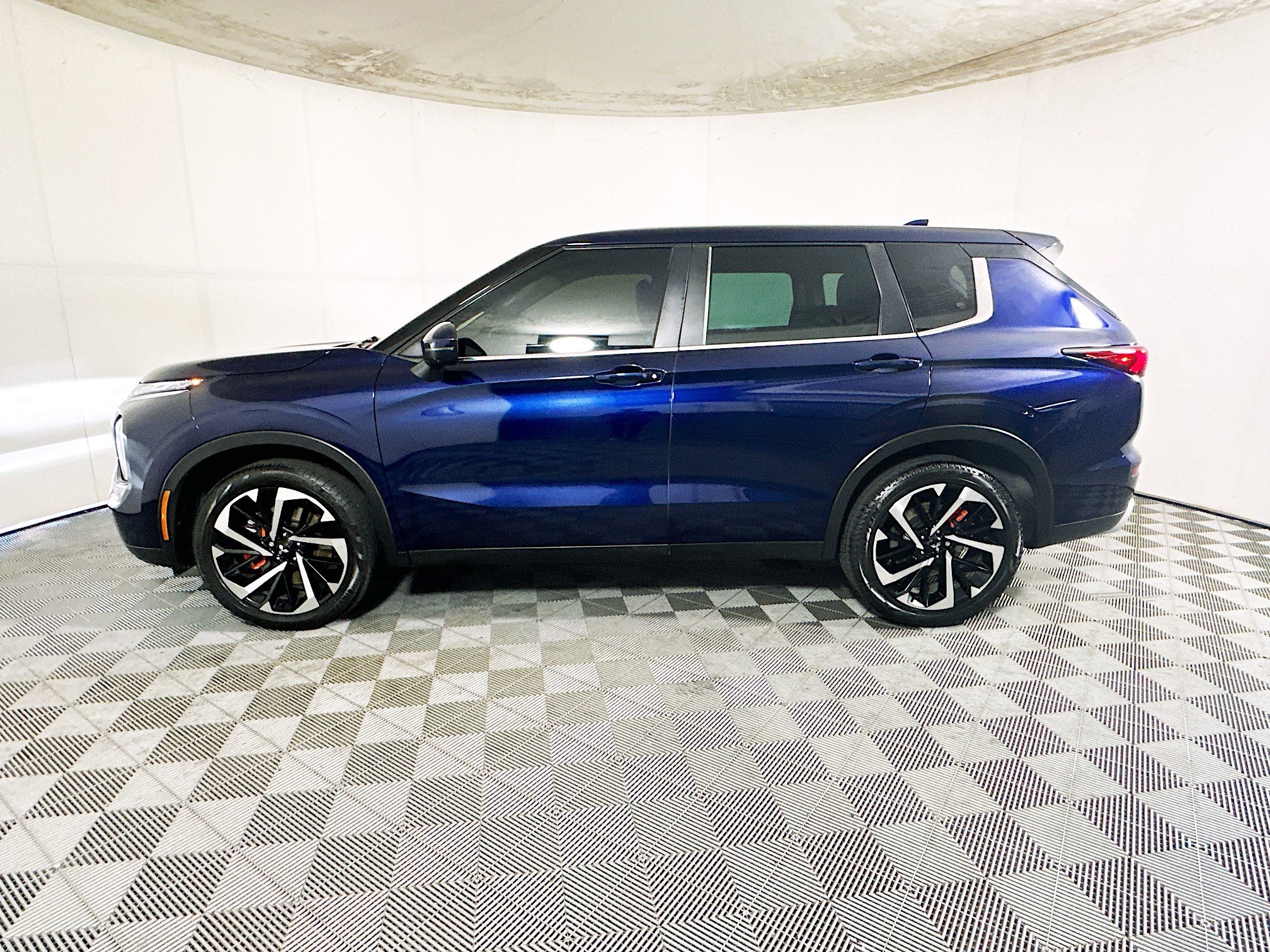 2023 Mitsubishi Outlander thumbnail 8
