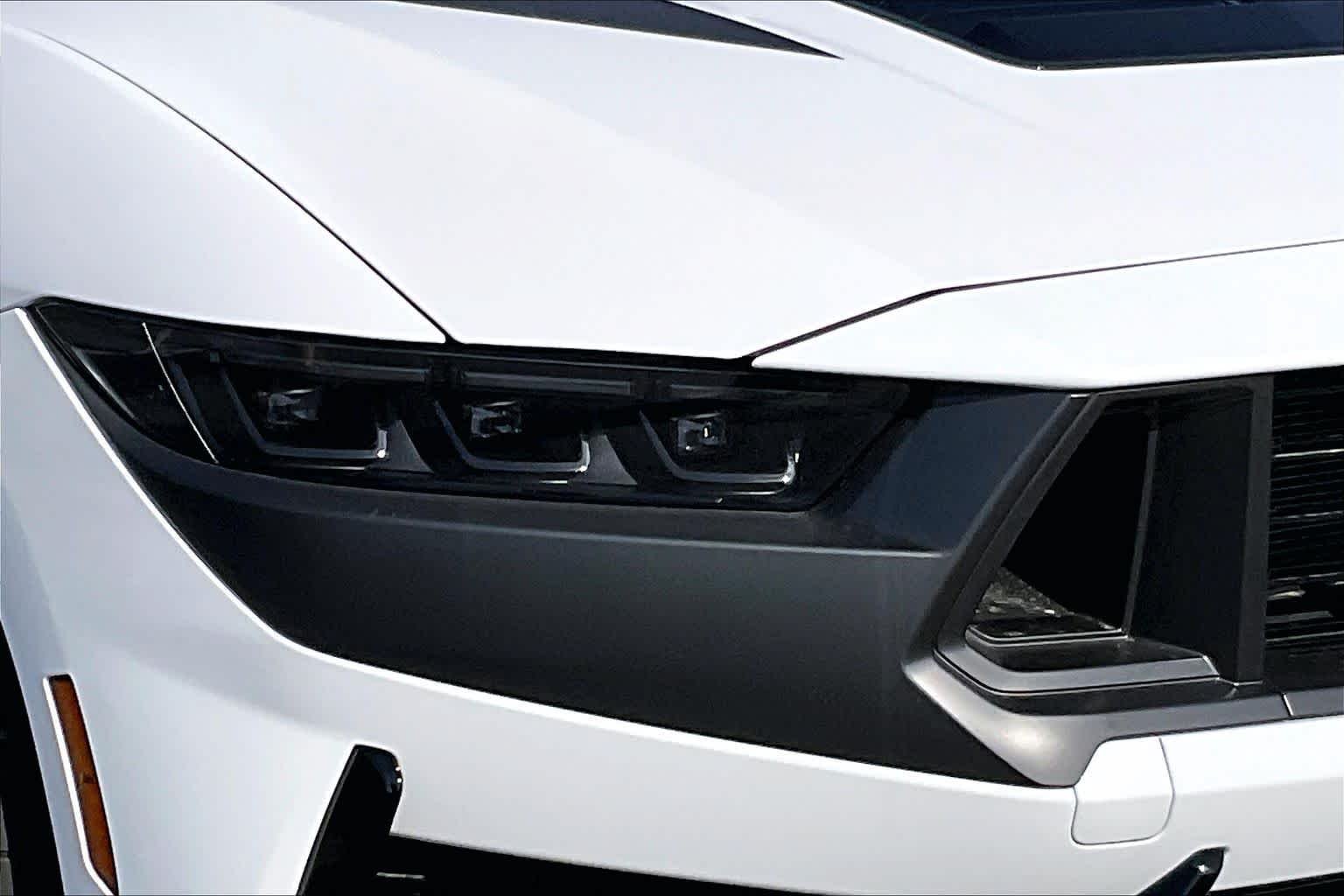 New 2026 Oxford White Ford Dark Horse® Premium image 10